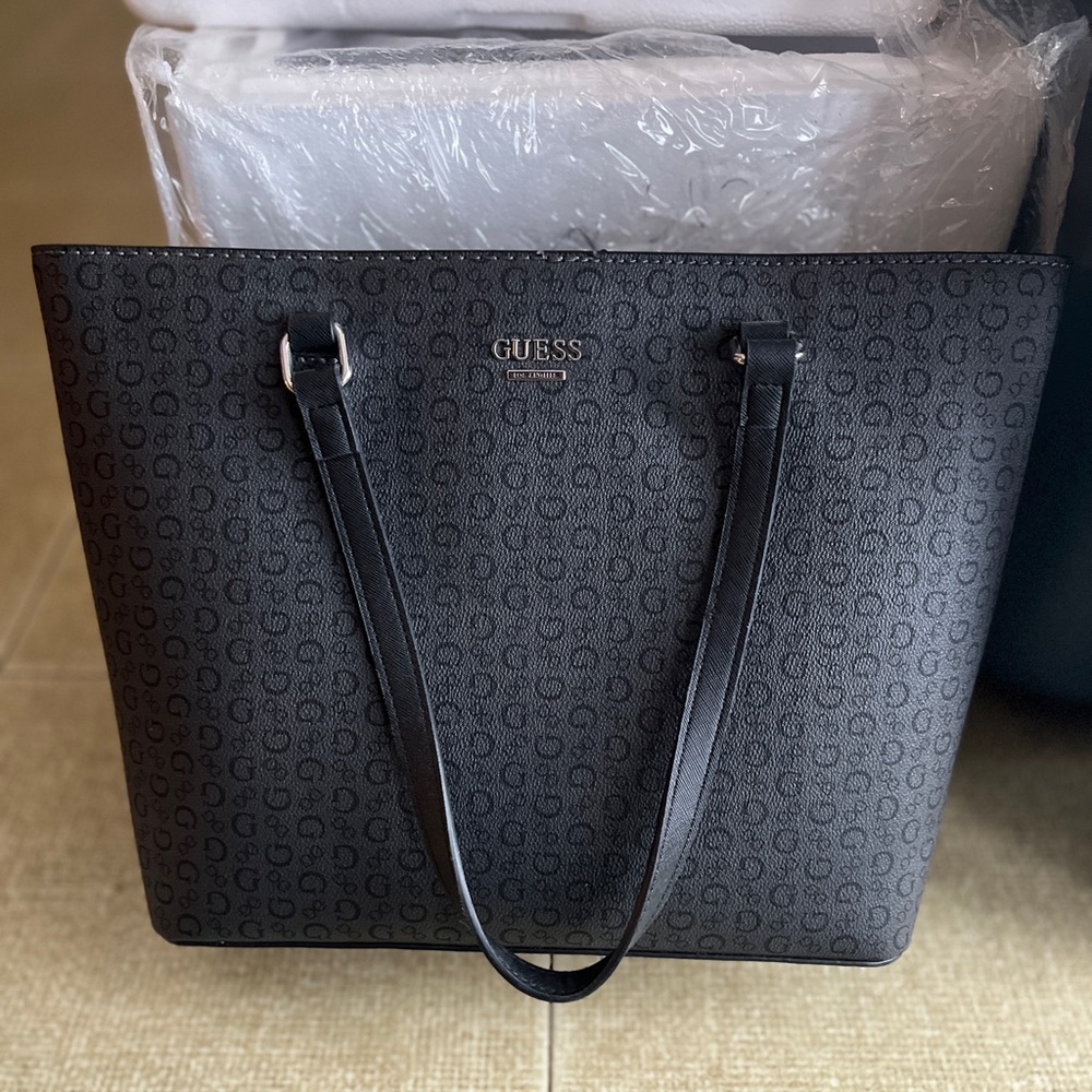 Black Guess Purse & Wallet